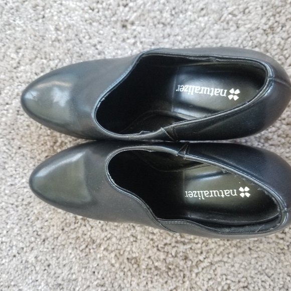 LN Asymmetrical  Black Booties/Heels SZ 6 - Picture 1 of 3